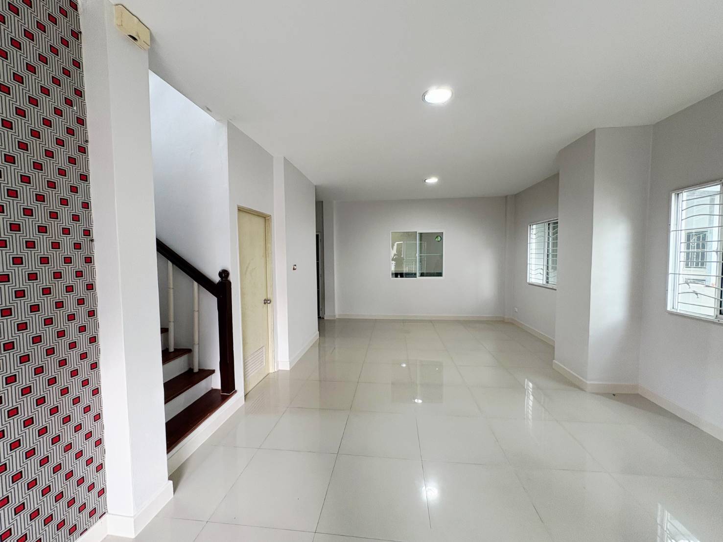 ขายบ้านเดี่ยว 2 ชั้น ทำเลศักยภาพ ใกล้เมือง เดินทางสะดวก พร้อมอยู่