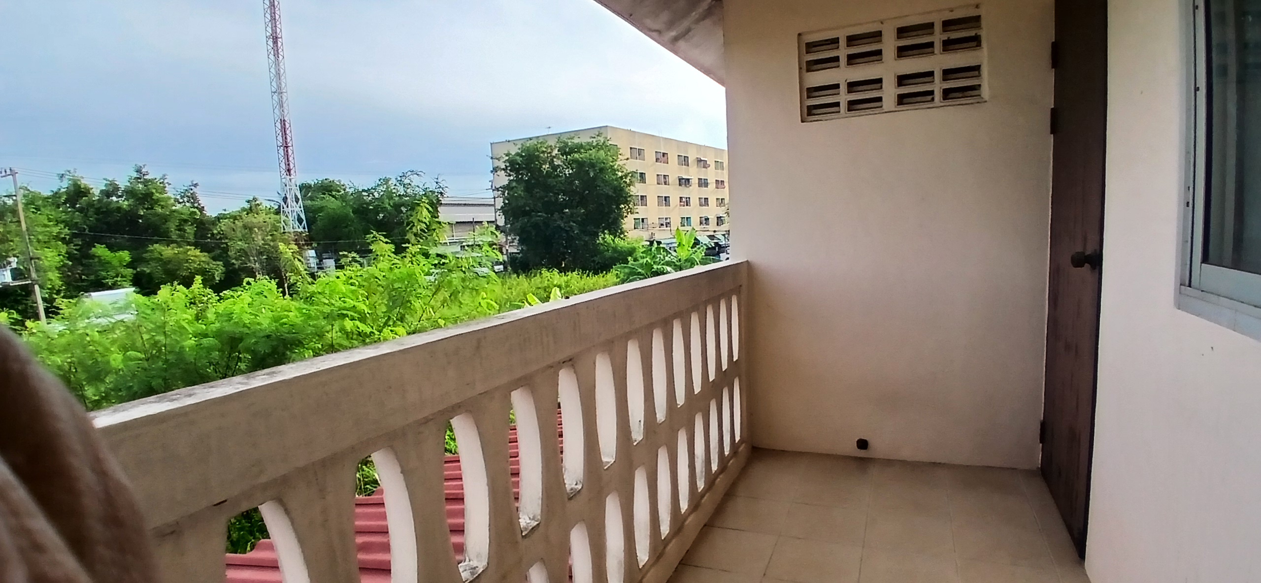 ขายบ้านแฝดใกล้สนามบินดอนเมืองเพียง 10 นาที หน้ากว้างก่อนหลังมุม 30 ตร.วา หมู่บ้านพูลศรี