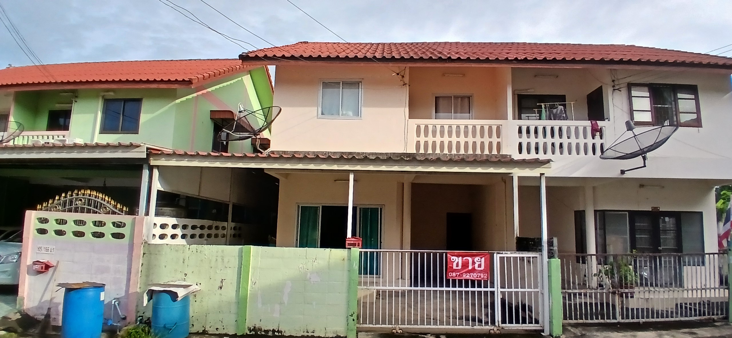 ขายบ้านแฝดใกล้สนามบินดอนเมืองเพียง 10 นาที หน้ากว้างก่อนหลังมุม 30 ตร.วา หมู่บ้านพูลศรี