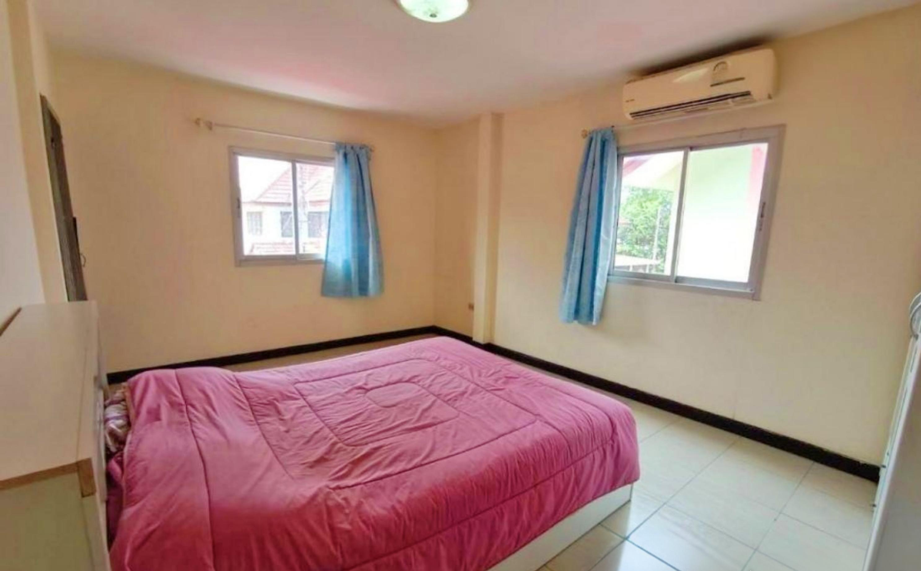 ขายบ้านแฝดใกล้สนามบินดอนเมืองเพียง 10 นาที หน้ากว้างก่อนหลังมุม 30 ตร.วา หมู่บ้านพูลศรี