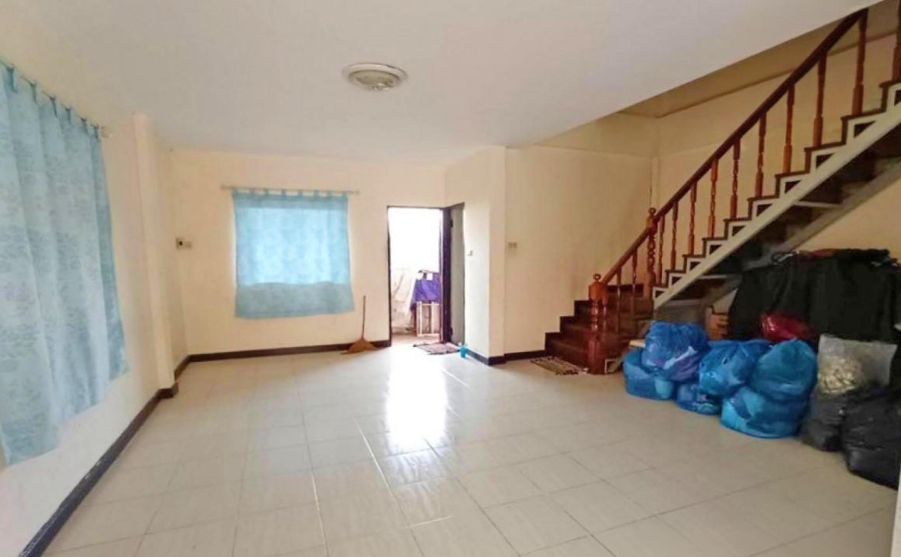 ขายบ้านแฝดใกล้สนามบินดอนเมืองเพียง 10 นาที หน้ากว้างก่อนหลังมุม 30 ตร.วา หมู่บ้านพูลศรี