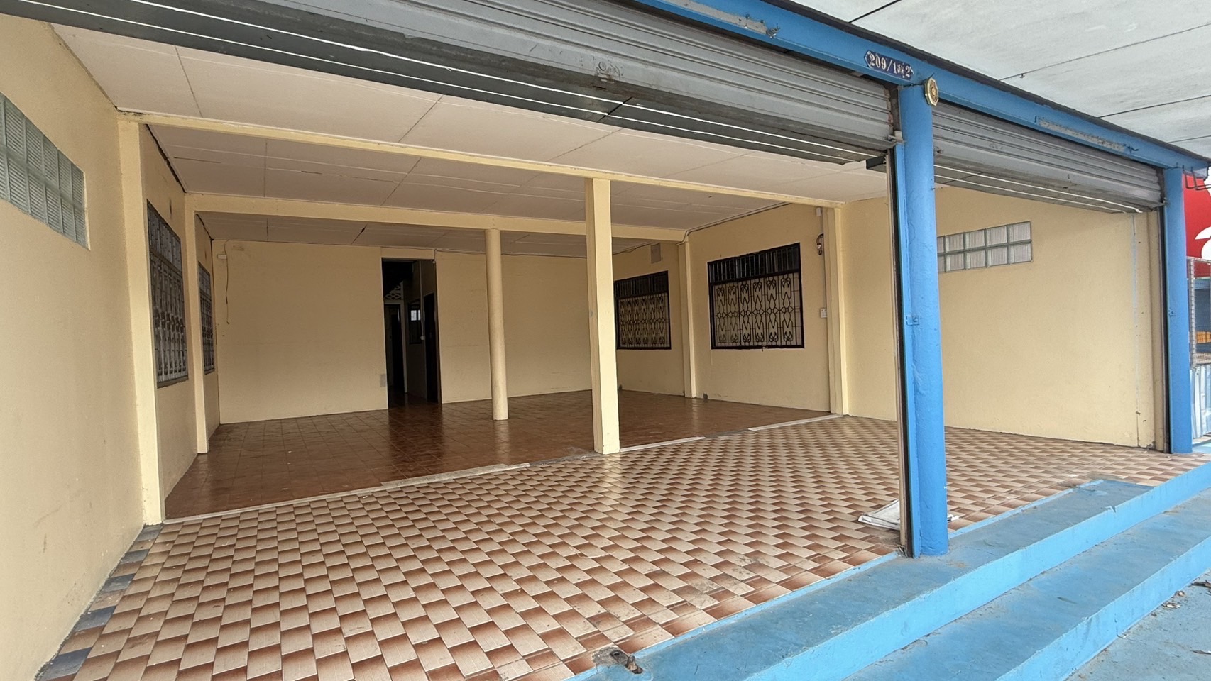 ขายบ้านเดี่ยวให้เช่า 2ชั้น ตรงข้ามเป็นตลาดเบิร์ดคลองถม  จังหวัดราชบุรี