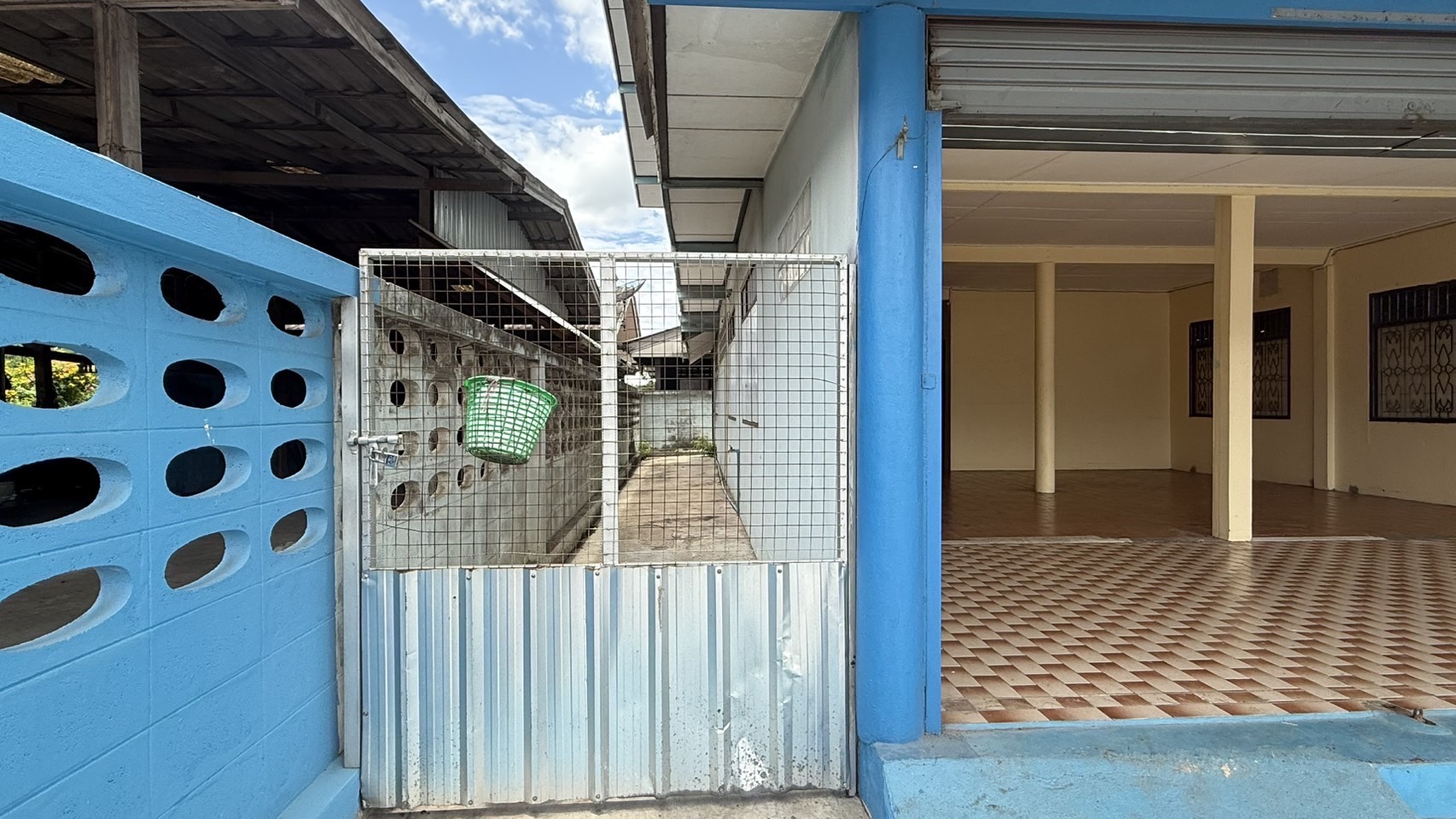 ขายบ้านเดี่ยวให้เช่า 2ชั้น ตรงข้ามเป็นตลาดเบิร์ดคลองถม  จังหวัดราชบุรี