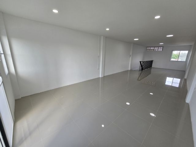 ขายอาคารพาณิชย์ 3 ชั้นครึ่ง รีโนเวท อำเภอพระพุทธบาท จังหวัดสระบุรี