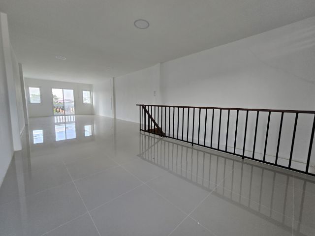 ขายอาคารพาณิชย์ 3 ชั้นครึ่ง รีโนเวท อำเภอพระพุทธบาท จังหวัดสระบุรี