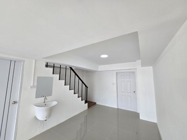 ขายอาคารพาณิชย์ 3 ชั้นครึ่ง รีโนเวท อำเภอพระพุทธบาท จังหวัดสระบุรี