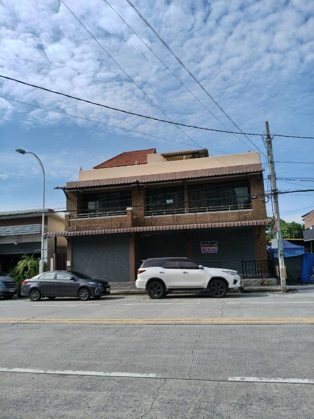 ขายอาคารพาณิชย์ 2ชั้นครึ่ง  3 คูหา ทำเลทอง บางศรีเมือง จังหวัดนนทบุรี