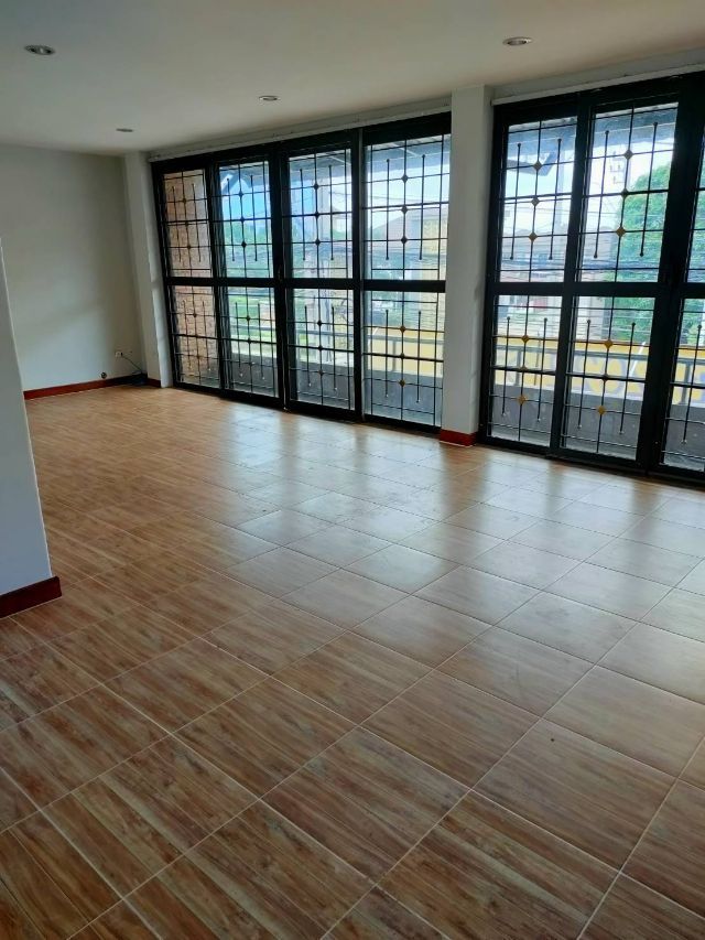 ขายอาคารพาณิชย์ 2ชั้นครึ่ง  3 คูหา ทำเลทอง บางศรีเมือง จังหวัดนนทบุรี