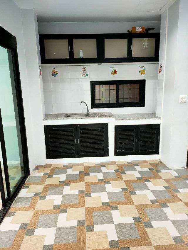 ขายอาคารพาณิชย์ 2ชั้นครึ่ง  3 คูหา ทำเลทอง บางศรีเมือง จังหวัดนนทบุรี