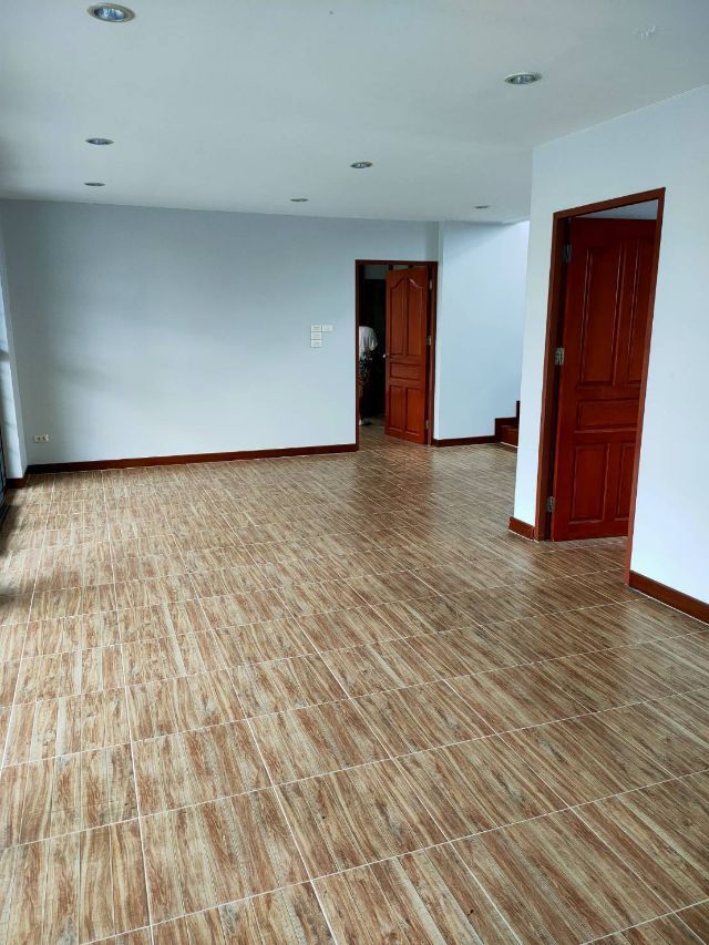 ขายอาคารพาณิชย์ 2ชั้นครึ่ง  3 คูหา ทำเลทอง บางศรีเมือง จังหวัดนนทบุรี