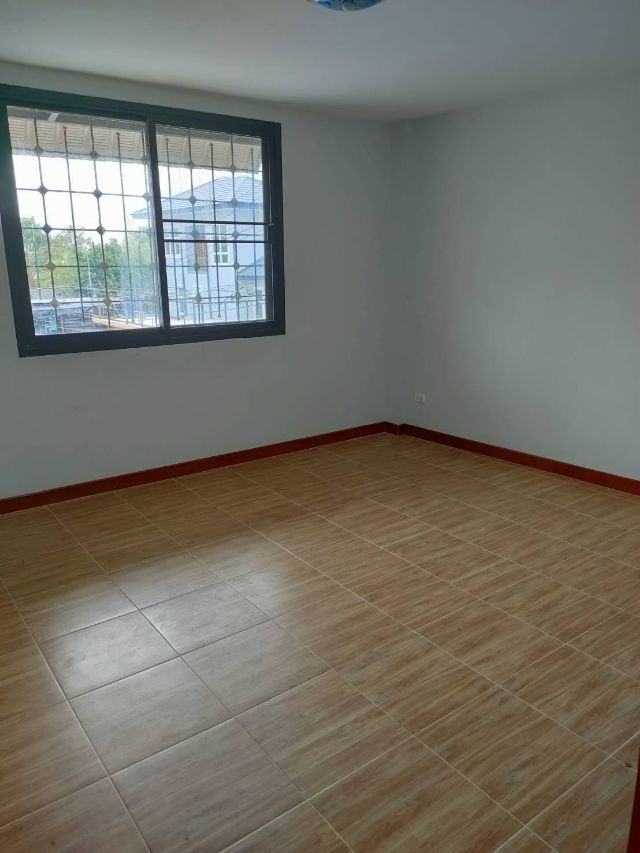 ขายอาคารพาณิชย์ 2ชั้นครึ่ง  3 คูหา ทำเลทอง บางศรีเมือง จังหวัดนนทบุรี