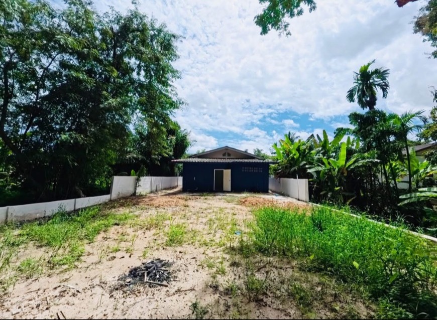 ขายบ้านเดี่ยวชั้นเดี่ยว  รีโนเวทใหม่ ทำเลดี อยู่ท่ามกลางธรรมชาติ อำเภอบ้านค่าย จังหวัดระยอง