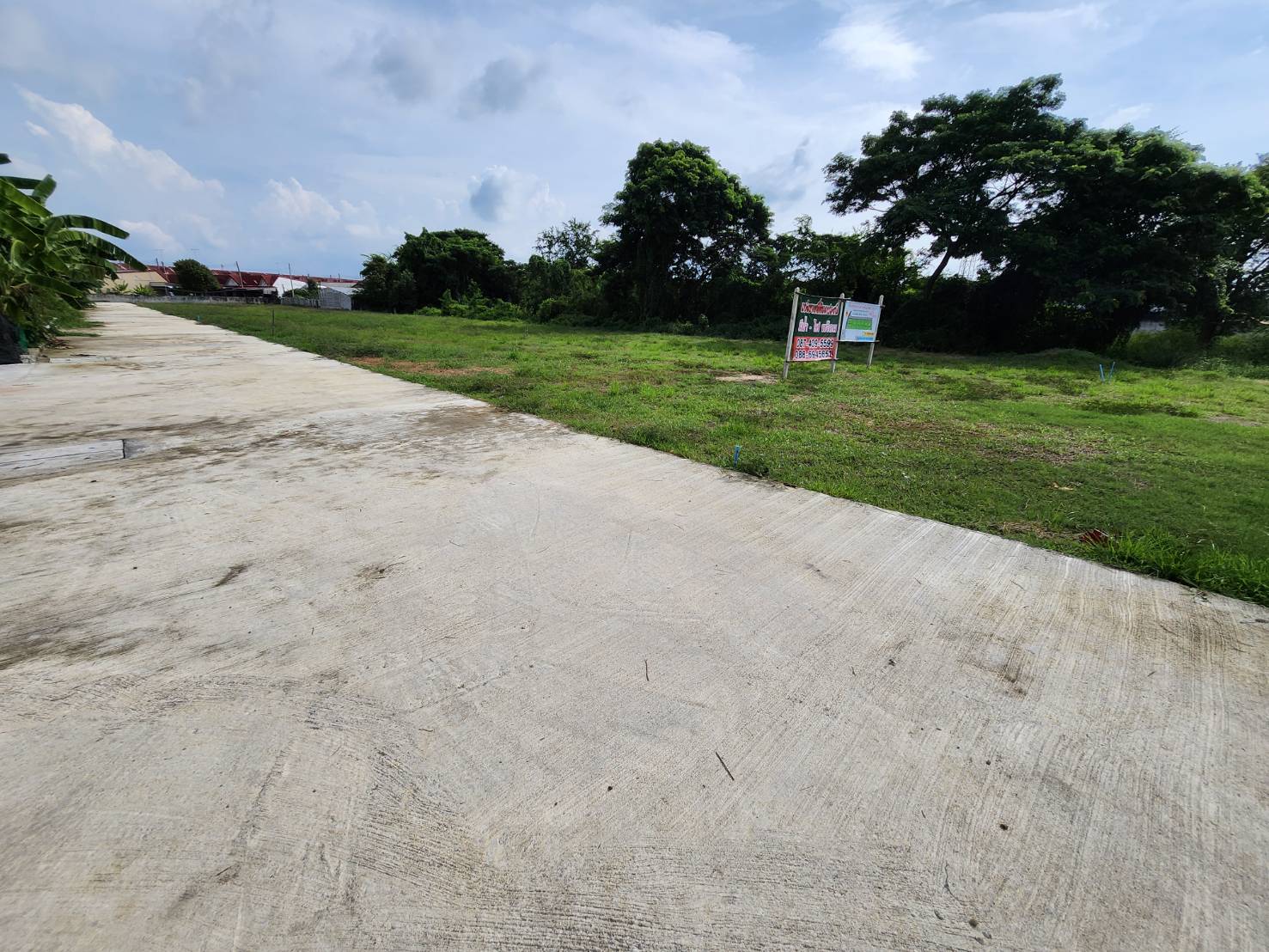 ที่ดินจัดสรรแปลงสวย นครปฐม ทำเลดีมาก น้ำไฟพร้อม แบ่งขาย 64/100/200 ตรว. เหมาะสร้างบ้านเดี่ยว โฮมออฟฟิศ เจ้าของขายเอง!! 