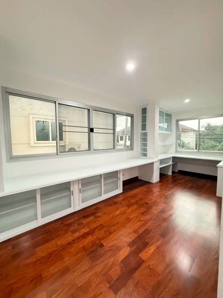 ขายบ้านเดี่ยว 3 ชั้น หัวมุม หมู่บ้านสวนทิปโก้ พร้อมที่ดิน 2 แปลง เขตบางซื่อ จังหวัดกรุงเทพมหานคร