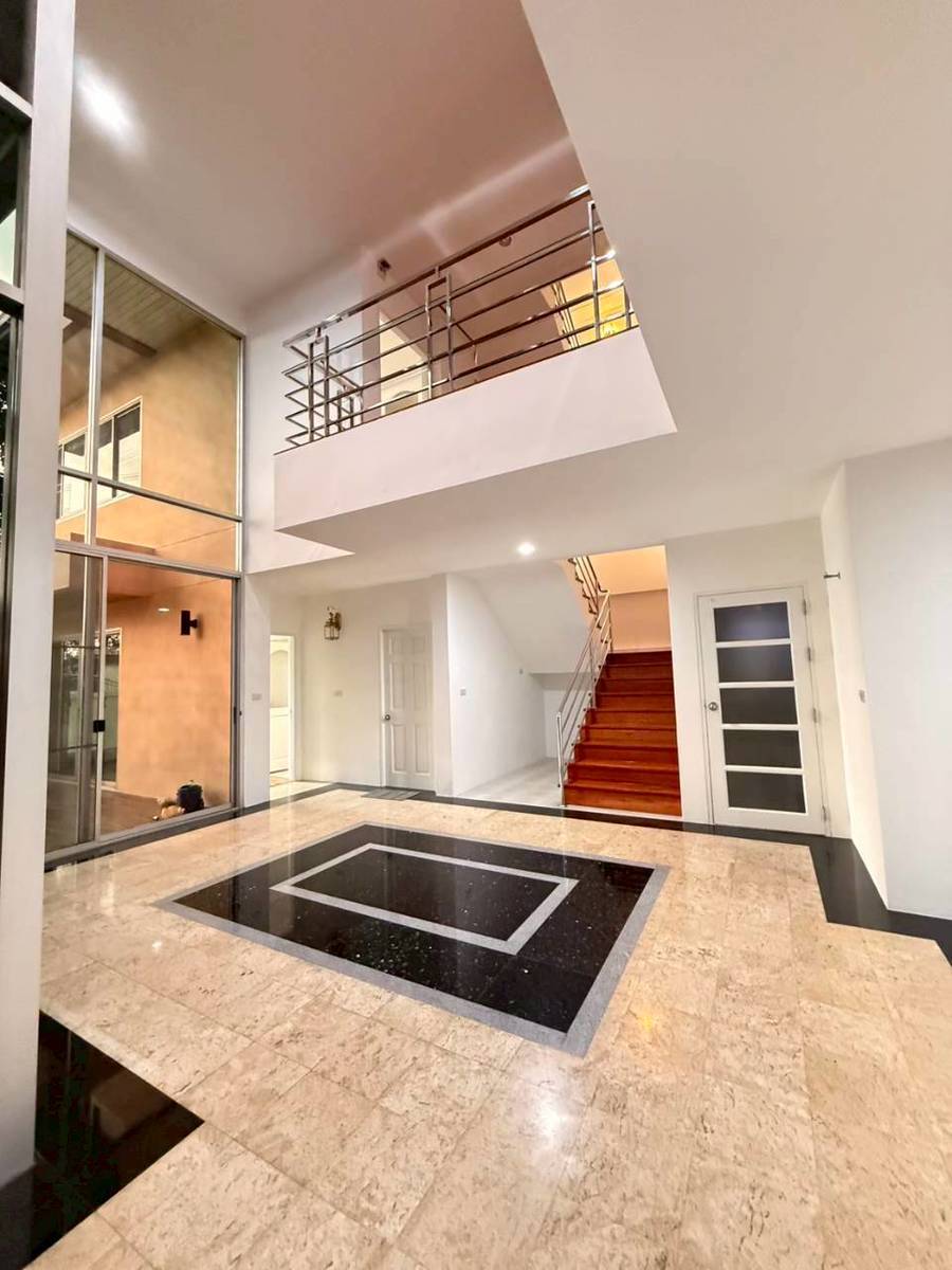 ขายบ้านเดี่ยว 3 ชั้น หัวมุม หมู่บ้านสวนทิปโก้ พร้อมที่ดิน 2 แปลง เขตบางซื่อ จังหวัดกรุงเทพมหานคร