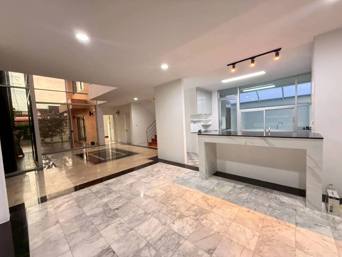 ขายบ้านเดี่ยว 3 ชั้น หัวมุม หมู่บ้านสวนทิปโก้ พร้อมที่ดิน 2 แปลง เขตบางซื่อ จังหวัดกรุงเทพมหานคร