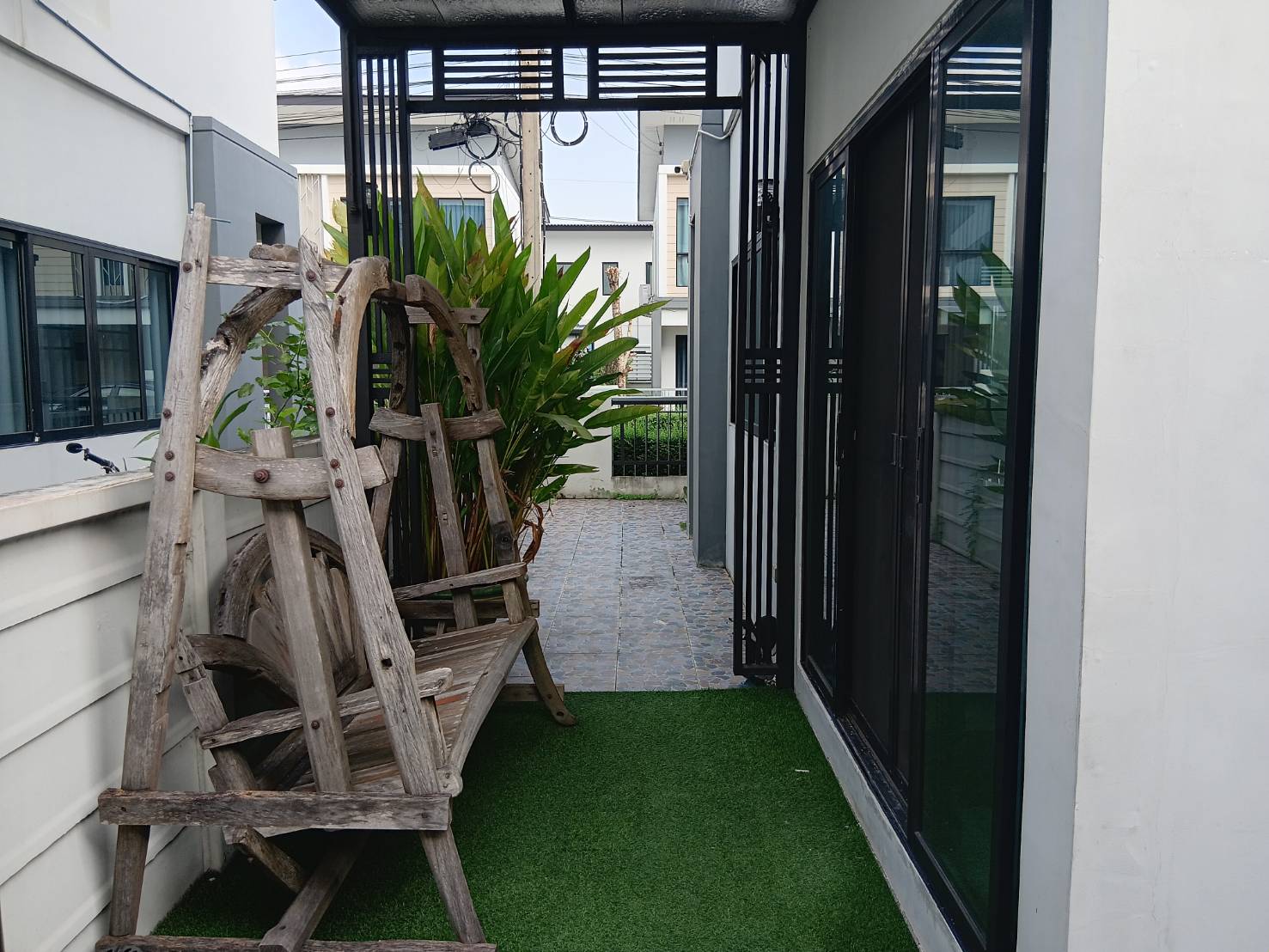 ขายบ้านแฝด (หลังเดี่ยว) 2 ชั้น สไตล์อบอุ่น พร้อมอยู่ โครงการหมู่บ้านอีโคเฮาส์ วงแหวนลำลูกกา จ.ปทุมธานี