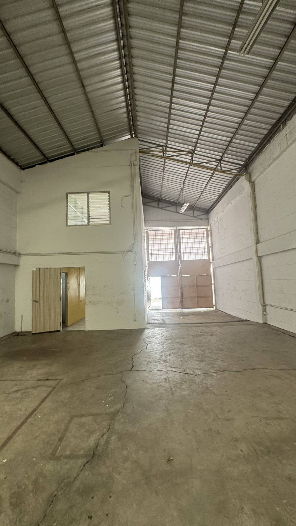 ขาย/เช่า พื้นที่ทำธุรกิจและคลังสินค้า ทำเลดี ใกล้สถานีรถไฟฟ้าสีม่าง สถานีแยกบางพลู อำเภอบางบัวทอง จังหวัดนนทบุรี