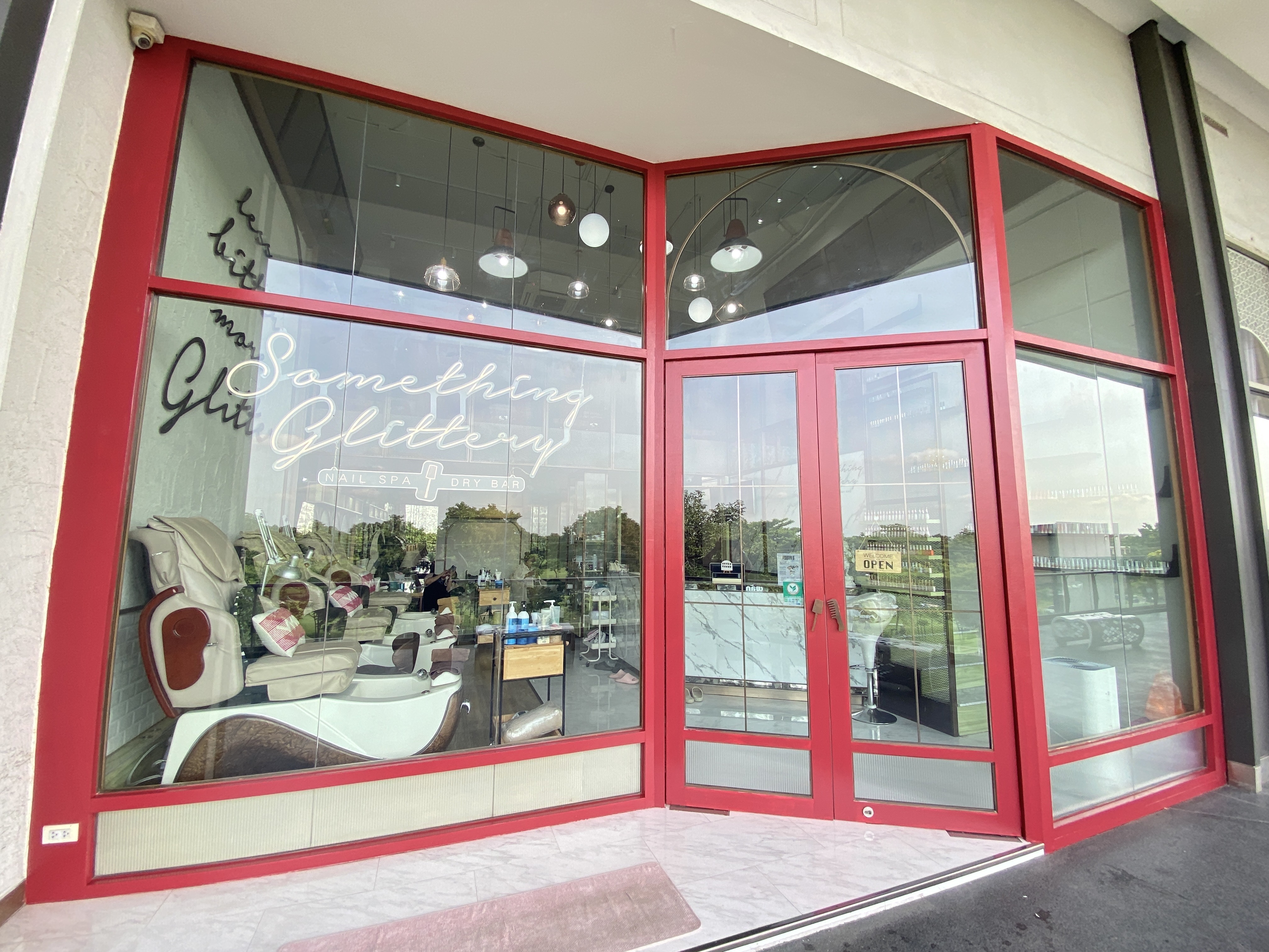 เซ้งร้านความงามครบวงจร “ Something Glittery ”  เขตบางกะปิ จังหวัดกรุงเทพมหานคร