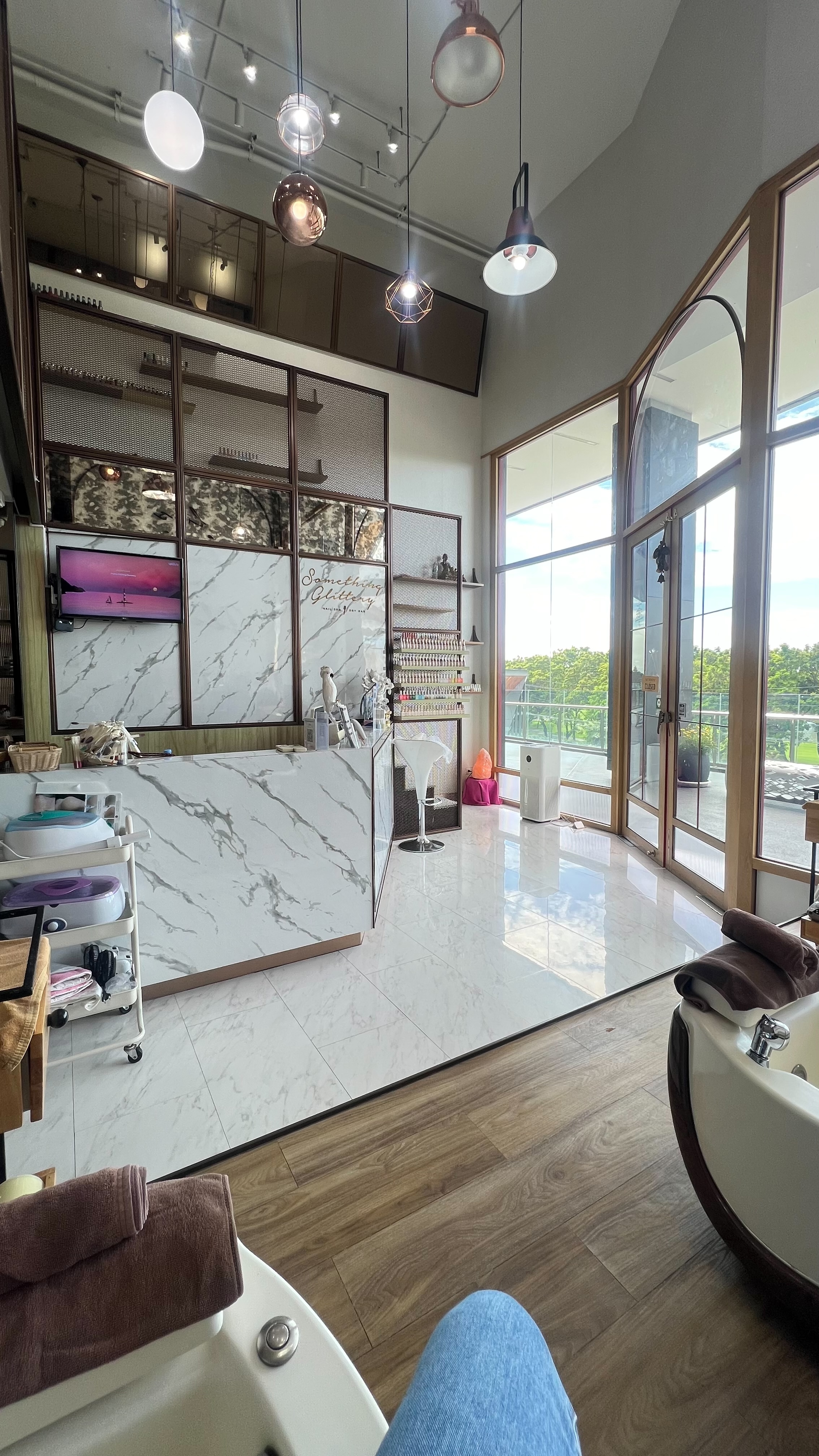 เซ้งร้านความงามครบวงจร “ Something Glittery ”  เขตบางกะปิ จังหวัดกรุงเทพมหานคร