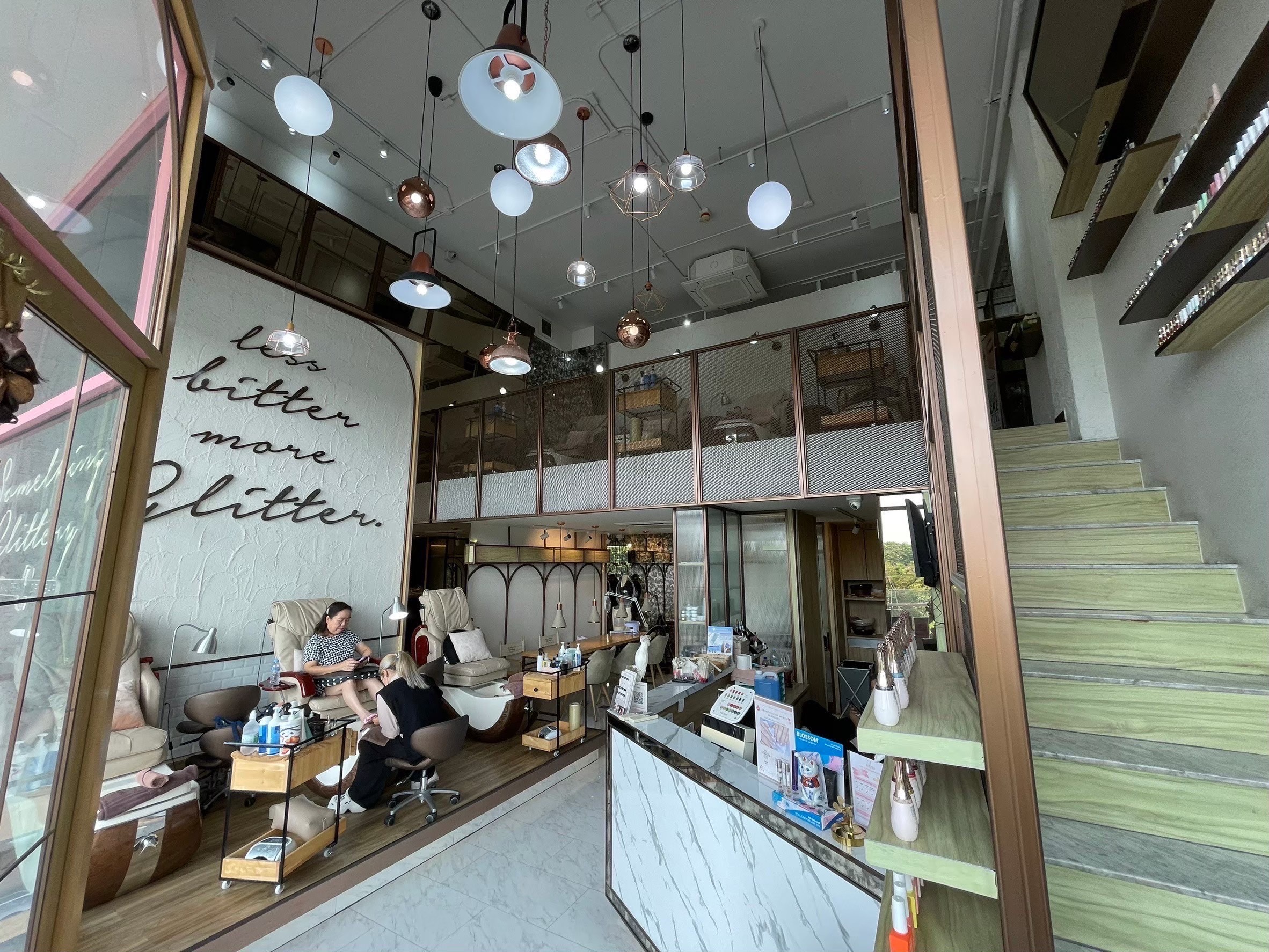 เซ้งร้านความงามครบวงจร “ Something Glittery ”  เขตบางกะปิ จังหวัดกรุงเทพมหานคร