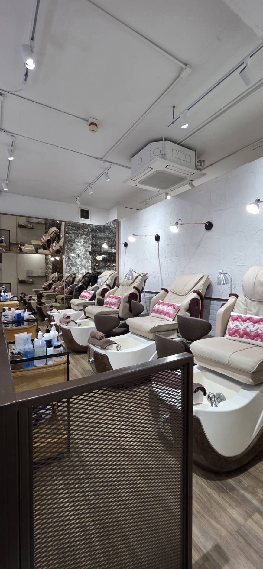 เซ้งร้านความงามครบวงจร “ Something Glittery ”  เขตบางกะปิ จังหวัดกรุงเทพมหานคร