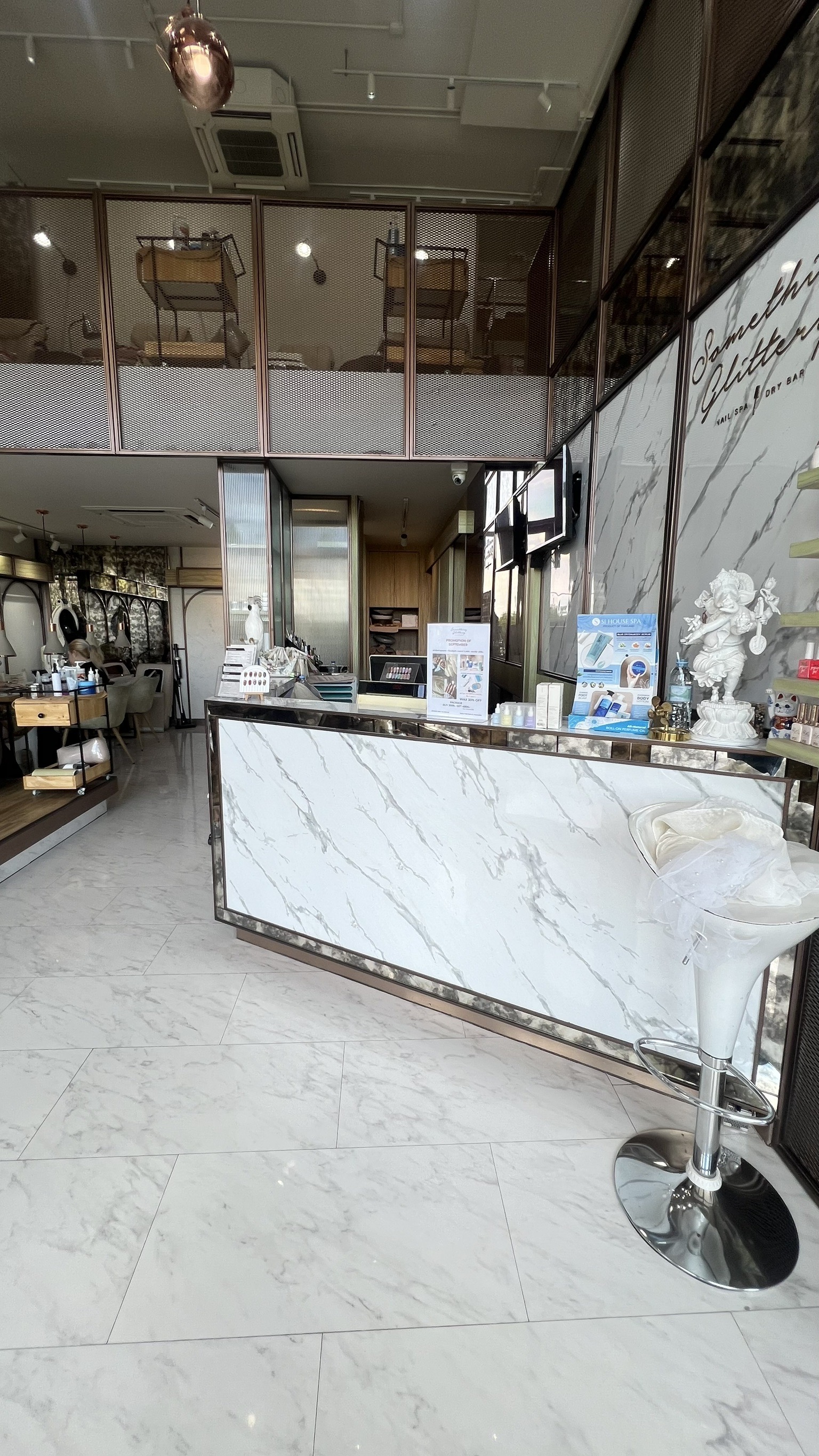 เซ้งร้านความงามครบวงจร “ Something Glittery ”  เขตบางกะปิ จังหวัดกรุงเทพมหานคร