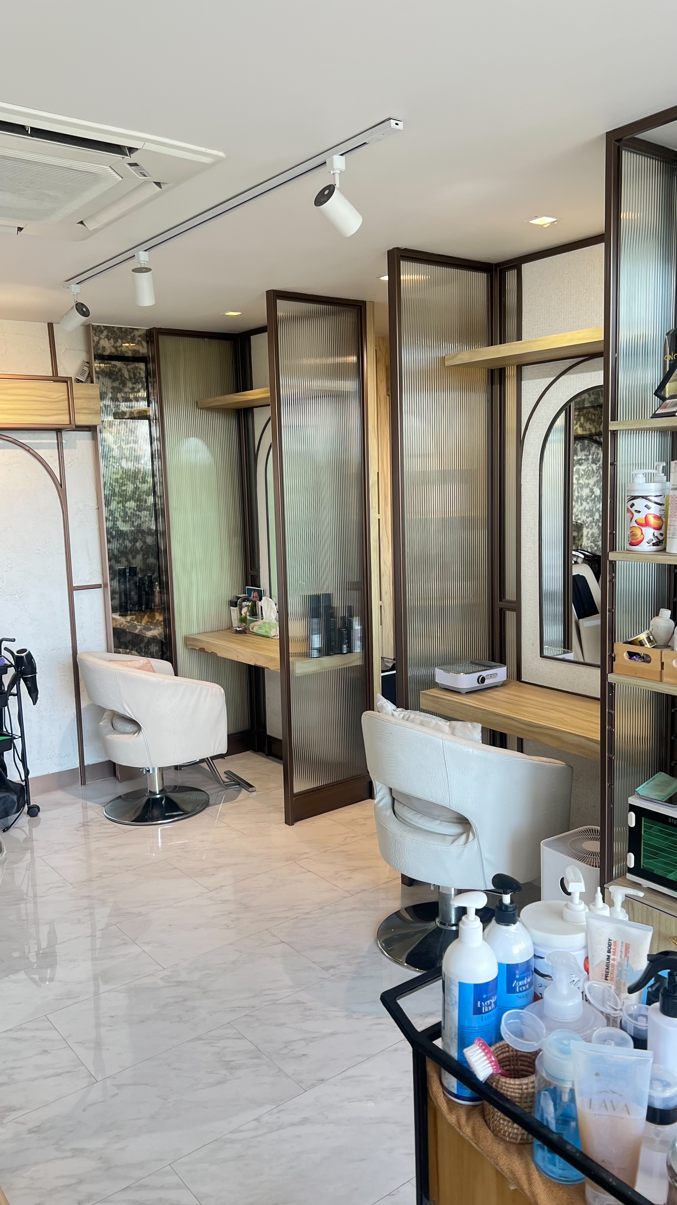 เซ้งร้านความงามครบวงจร “ Something Glittery ”  เขตบางกะปิ จังหวัดกรุงเทพมหานคร