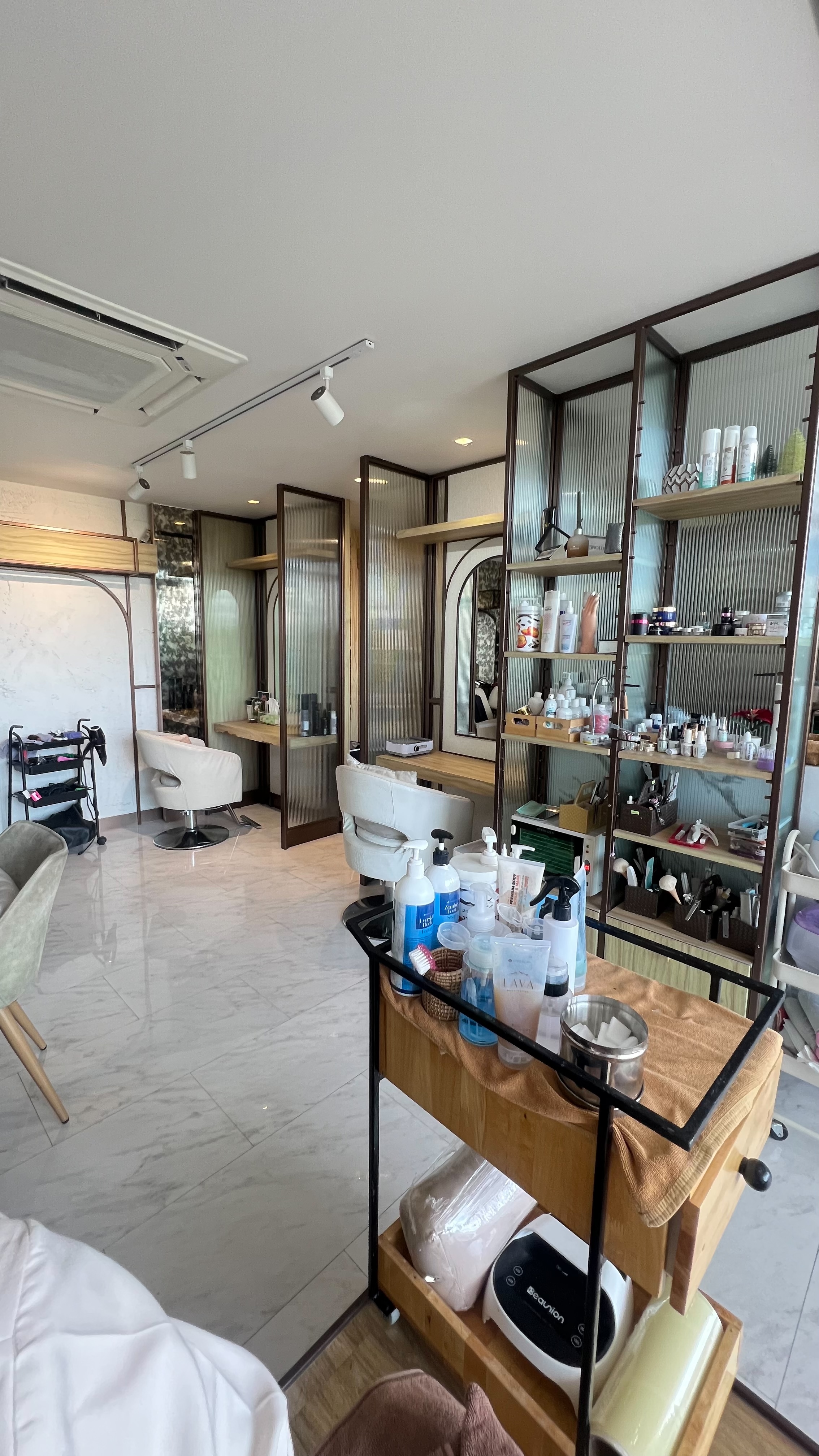 เซ้งร้านความงามครบวงจร “ Something Glittery ”  เขตบางกะปิ จังหวัดกรุงเทพมหานคร