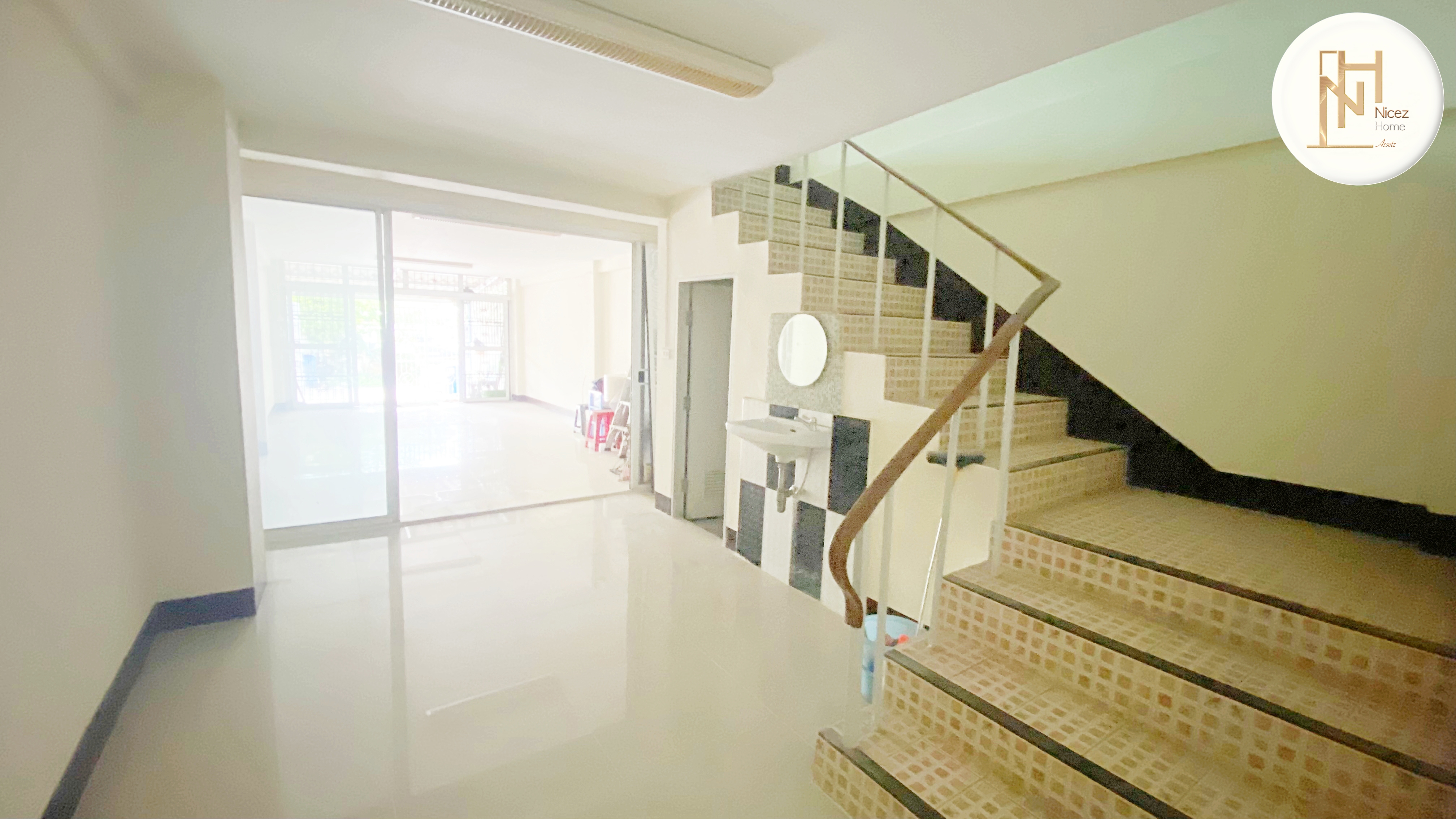 ขายอาคารพาณิชย์ ซอยสามัคคี สภาพสวย แหล่งชุมชน ใกล้ทางด่วนงามวงศ์วาน