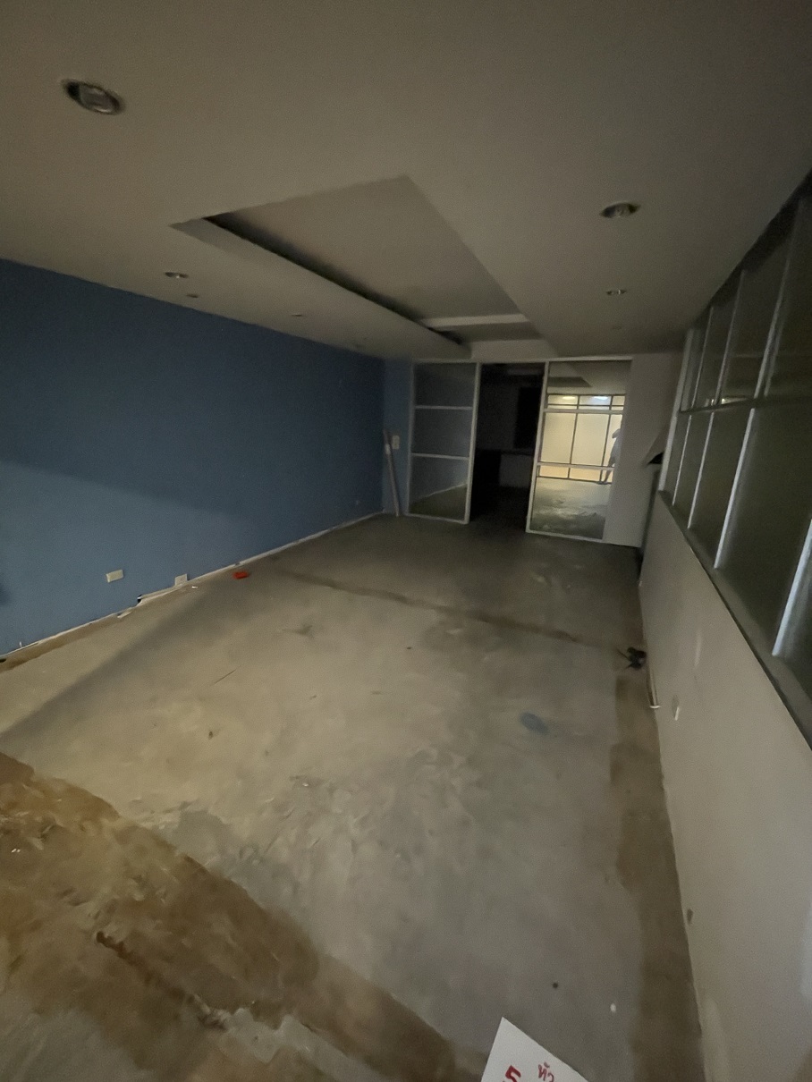 ปล่อยเช่าตึกสามชั้น ย่าน rca สามารถเลือกชั้นเช่าได้ 