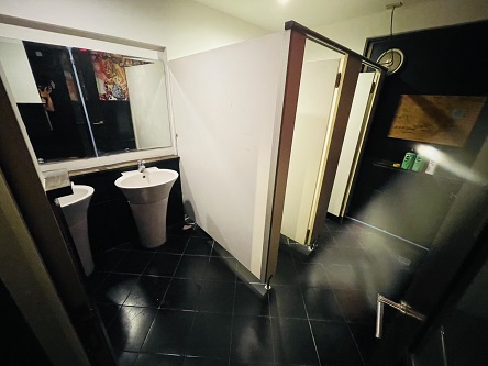 ปล่อยเช่าตึกสามชั้น ย่าน rca สามารถเลือกชั้นเช่าได้ 