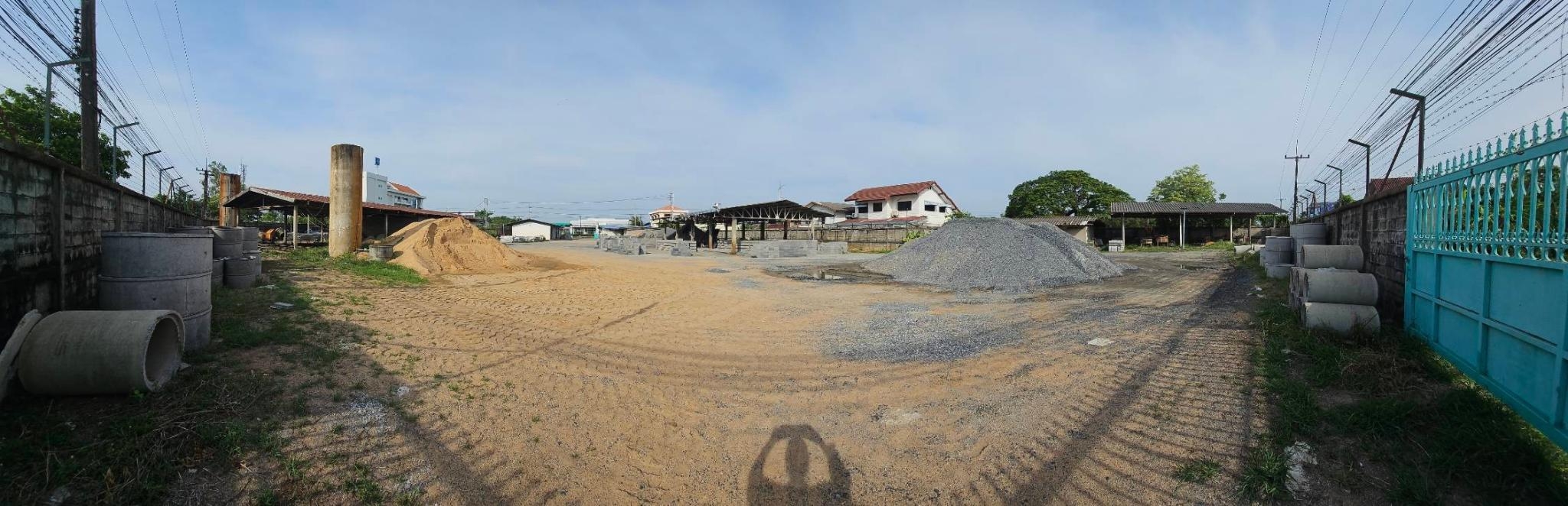 ขายที่ดินพร้อมบ้าน ใจกลางเมืองยโสธร ใกล้ห้างโลตัส ทำเลดี เดินทางสะดวก