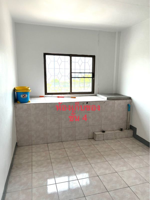 ให้เช่าอาคารพาณิชย์ 3 ชั้นครึ่ง หมู่บ้านรุ่งกิจวิลล่า7 ถนนร่มเกล้า42 เขตลาดกระบัง จังหวัดกรุงเทพ 