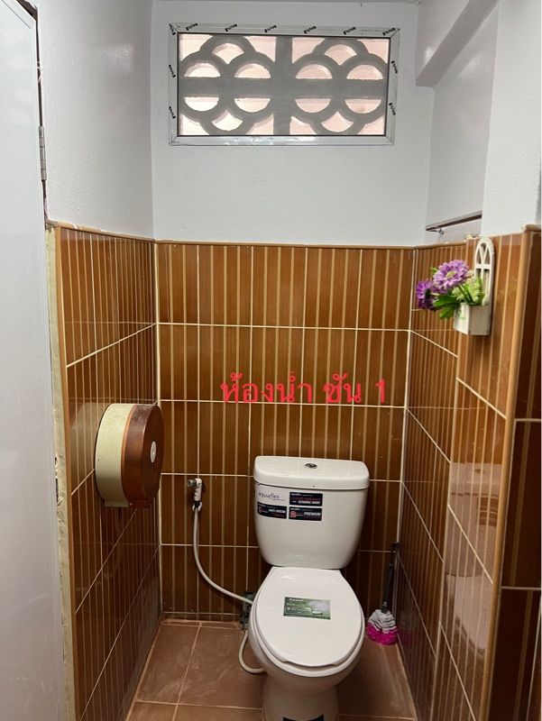 ให้เช่าอาคารพาณิชย์ 3 ชั้นครึ่ง หมู่บ้านรุ่งกิจวิลล่า7 ถนนร่มเกล้า42 เขตลาดกระบัง จังหวัดกรุงเทพ 