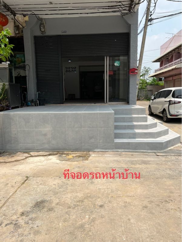 ให้เช่าอาคารพาณิชย์ 3 ชั้นครึ่ง หมู่บ้านรุ่งกิจวิลล่า7 ถนนร่มเกล้า42 เขตลาดกระบัง จังหวัดกรุงเทพ 