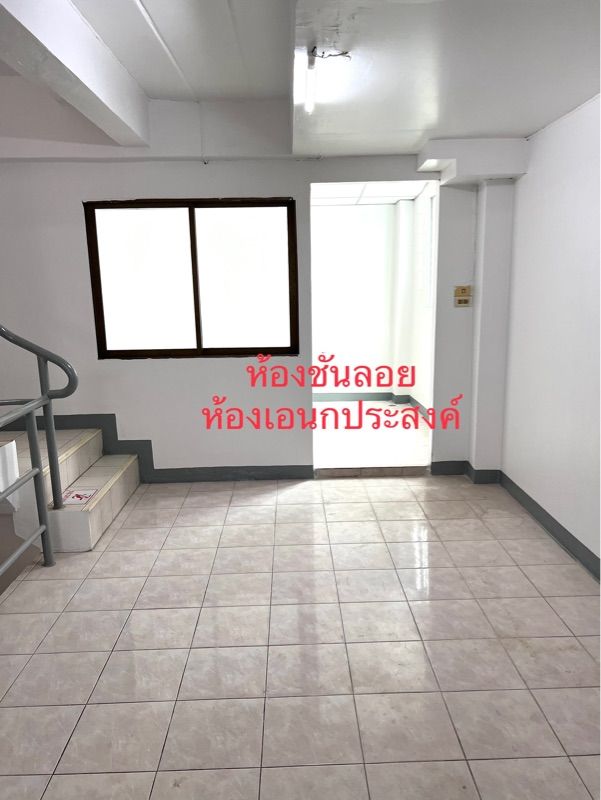 ให้เช่าอาคารพาณิชย์ 3 ชั้นครึ่ง หมู่บ้านรุ่งกิจวิลล่า7 ถนนร่มเกล้า42 เขตลาดกระบัง จังหวัดกรุงเทพ 