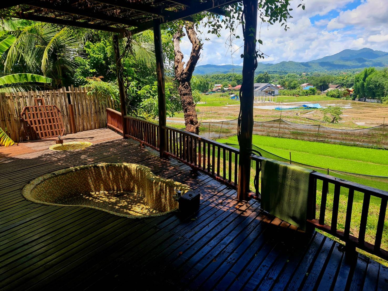 ขายบ้านสวย 2 หลัง ใจกลางธรรมชาติ วิวเขา เงียบสงบพร้อมเข้าอยู่