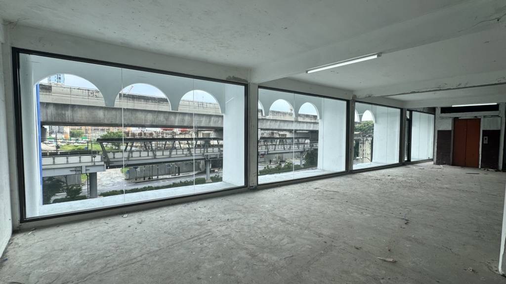 Prime 5-Storey Commercial Building on Sukhumvit–Bang Na | Opposite Bangkok Mall