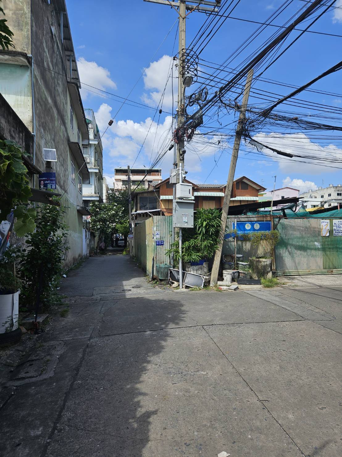 ขาย/Sale ที่ดินพร้อมโครงสร้างทำที่จอดรถรายเดือน ย่านตากสิน ทำเลดี