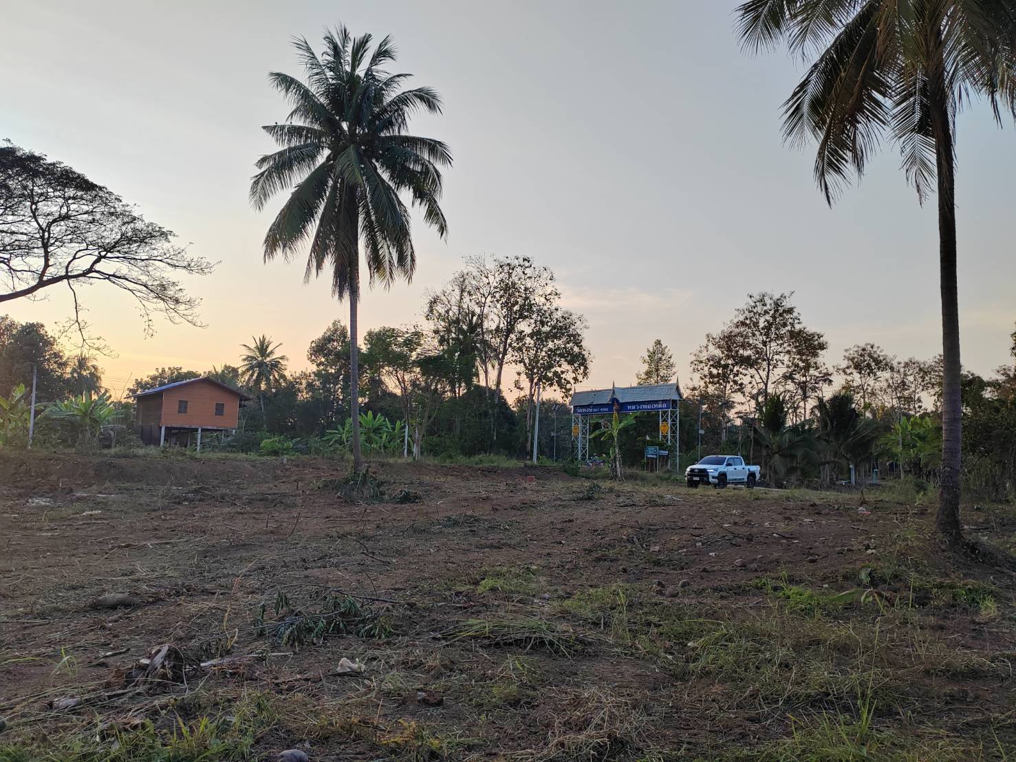 ขายที่ดินหน้ากว้าง รูปทรงชายธง ทำเลดีมาก – ต.ย่านยาว อ.เมือง จ.พิจิตร 