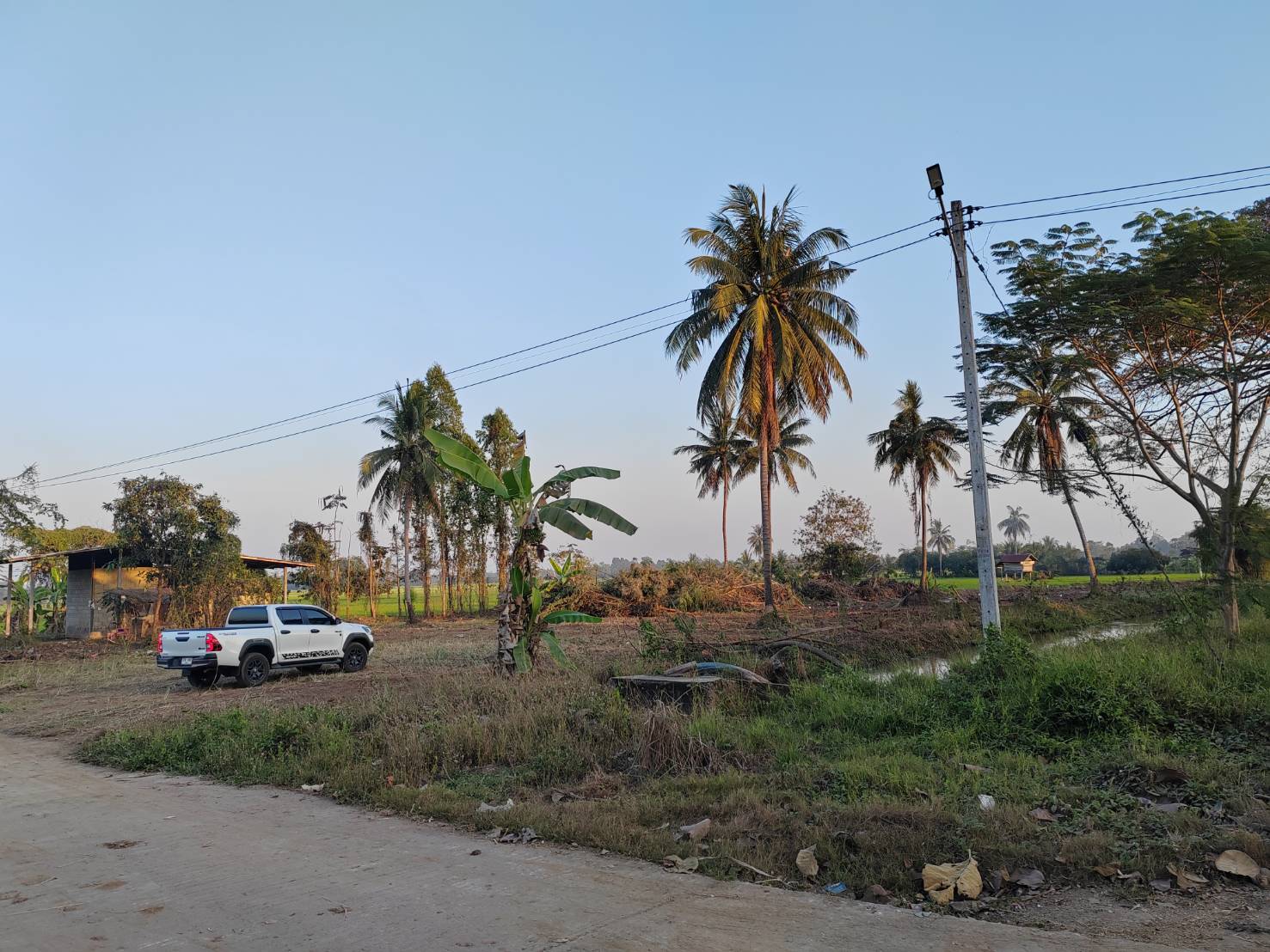 ขายที่ดินหน้ากว้าง รูปทรงชายธง ทำเลดีมาก – ต.ย่านยาว อ.เมือง จ.พิจิตร 