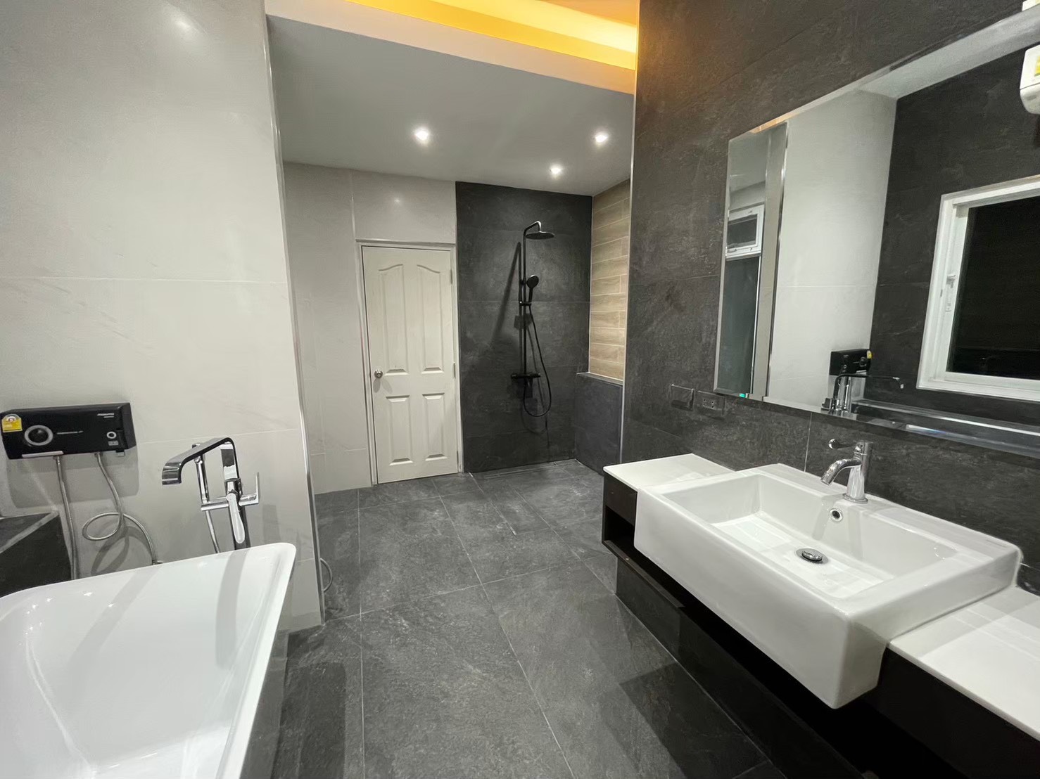 ขายบ้านเดี่ยว 2 ชั้น  หมู่บ้าน โคโค่ พาร์ค  บางละมุง ติดถนนสุขุมวิท จ.ชลบุรี