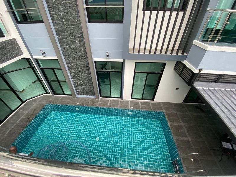 ขายบ้านเดี่ยว 3 ชั้น พร้อมสระว่ายน้ำ ทำเลดี เขตสวนหลวง จังหวัดกรุงเทพมหานคร