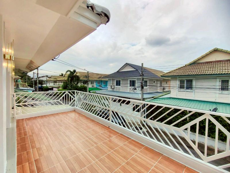 บ้าน3ห้องนอน รีโนเวทพร้อมอยู่ มีระเบียงเทอเรส 