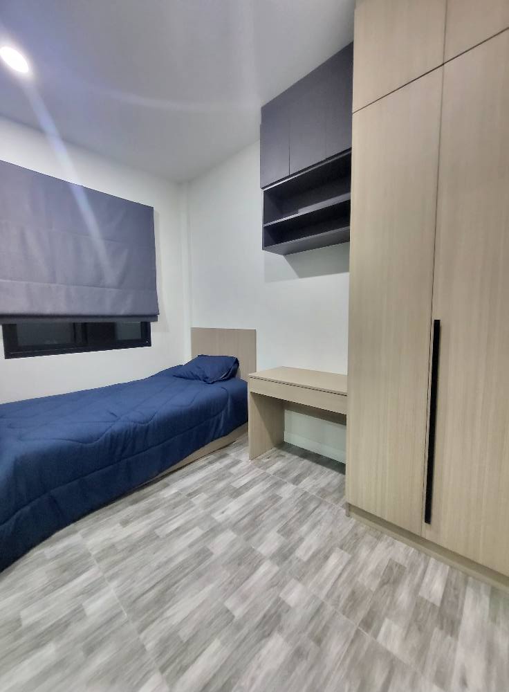 แถมเฟอร์นิเจอร์เต็มบ้าน New Home ใกล้ถนนใหญ่เพียง 700 เมตร หมู่บ้านร่มเย็น ต.ท่าทราย อ.เมืองสมุทรสาคร
