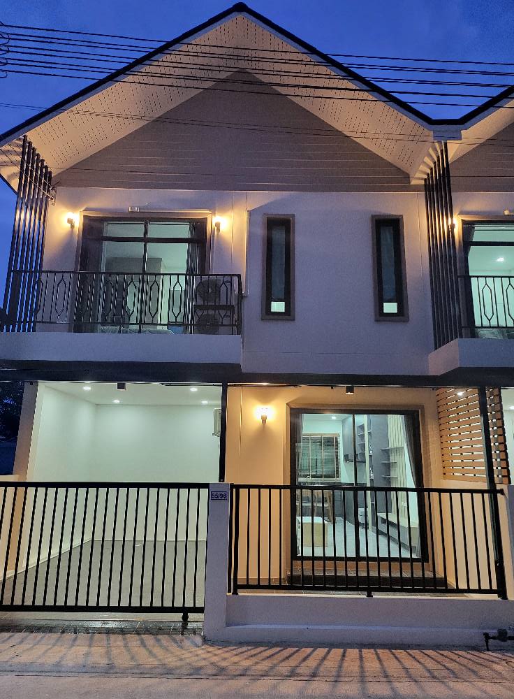 แถมเฟอร์นิเจอร์เต็มบ้าน New Home ใกล้ถนนใหญ่เพียง 700 เมตร หมู่บ้านร่มเย็น ต.ท่าทราย อ.เมืองสมุทรสาคร
