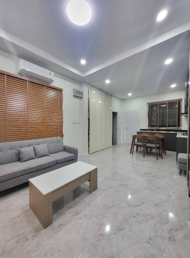 แถมเฟอร์นิเจอร์เต็มบ้าน New Home ใกล้ถนนใหญ่เพียง 700 เมตร หมู่บ้านร่มเย็น ต.ท่าทราย อ.เมืองสมุทรสาคร