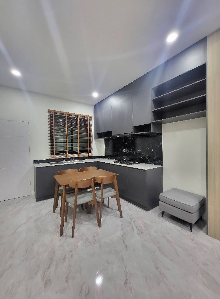 แถมเฟอร์นิเจอร์เต็มบ้าน New Home ใกล้ถนนใหญ่เพียง 700 เมตร หมู่บ้านร่มเย็น ต.ท่าทราย อ.เมืองสมุทรสาคร