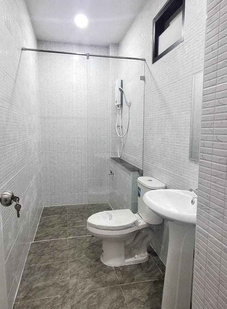 แถมเฟอร์นิเจอร์เต็มบ้าน New Home ใกล้ถนนใหญ่เพียง 700 เมตร หมู่บ้านร่มเย็น ต.ท่าทราย อ.เมืองสมุทรสาคร
